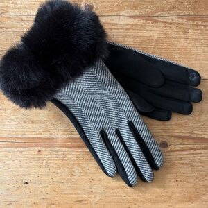 NWOT Black and Gray Women's Fur Cuff Gloves with tech tip